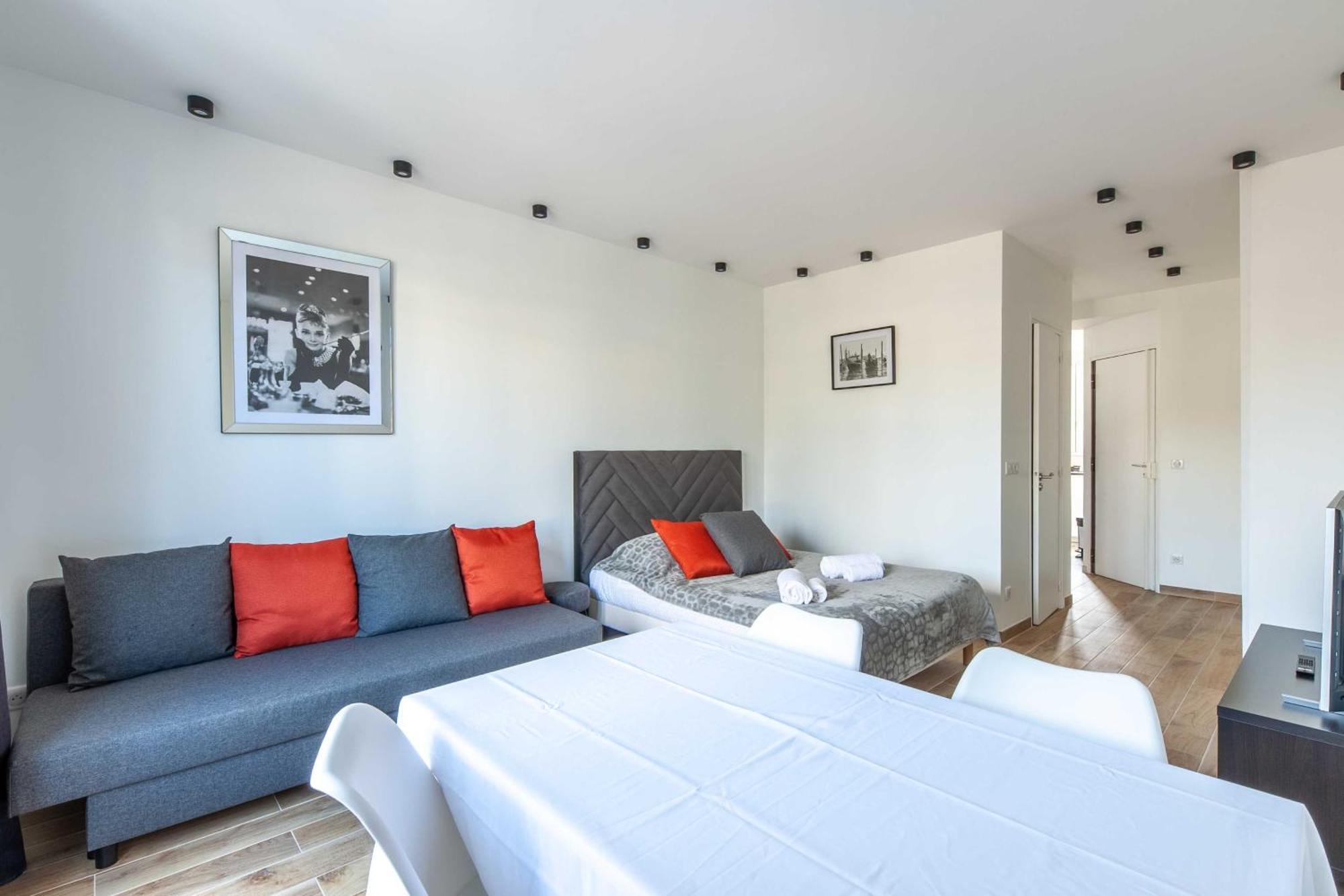 Studio Sleeps 4 With Terrace, 500M Place Morny Deauville Luaran gambar