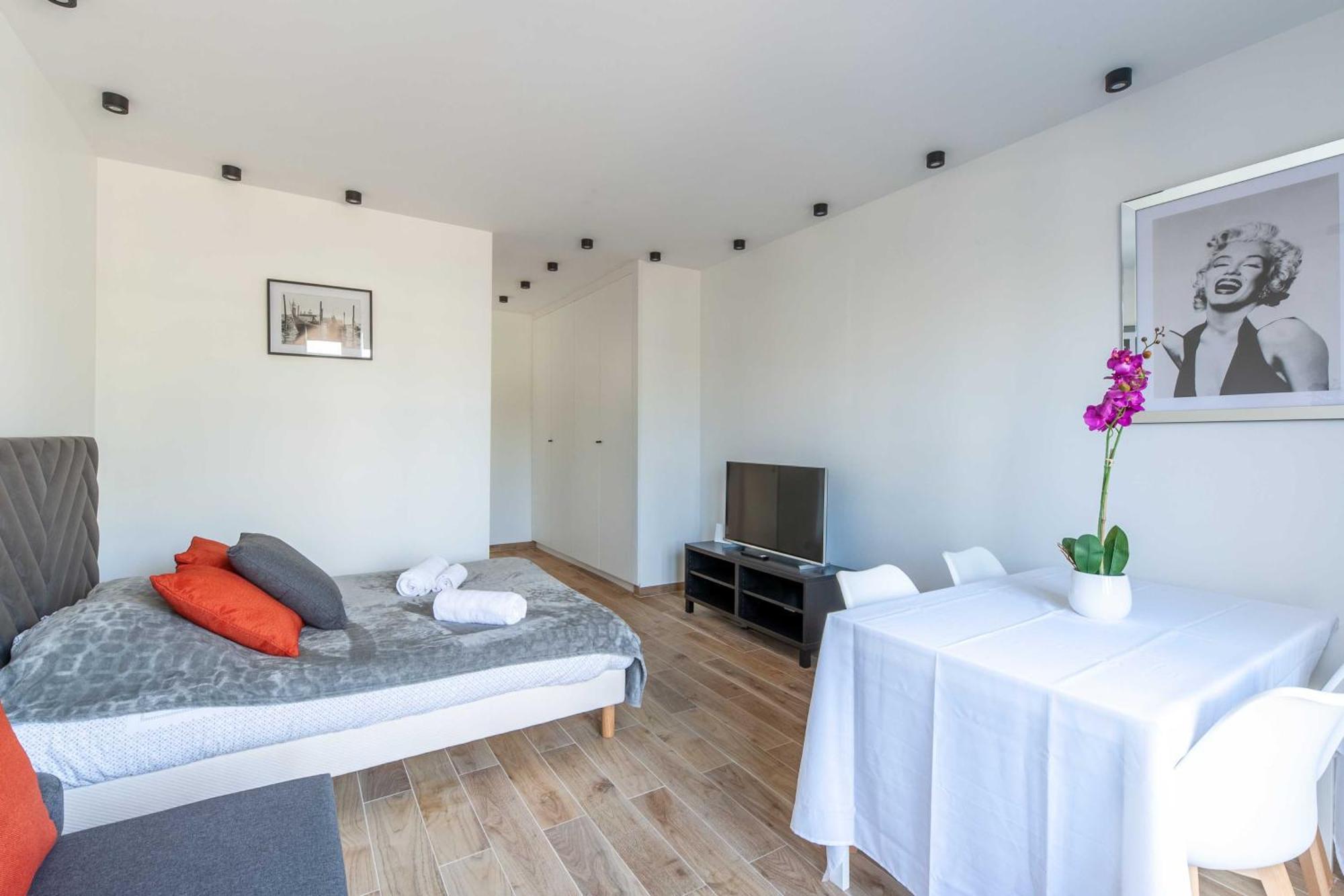 Studio Sleeps 4 With Terrace, 500M Place Morny Deauville Luaran gambar